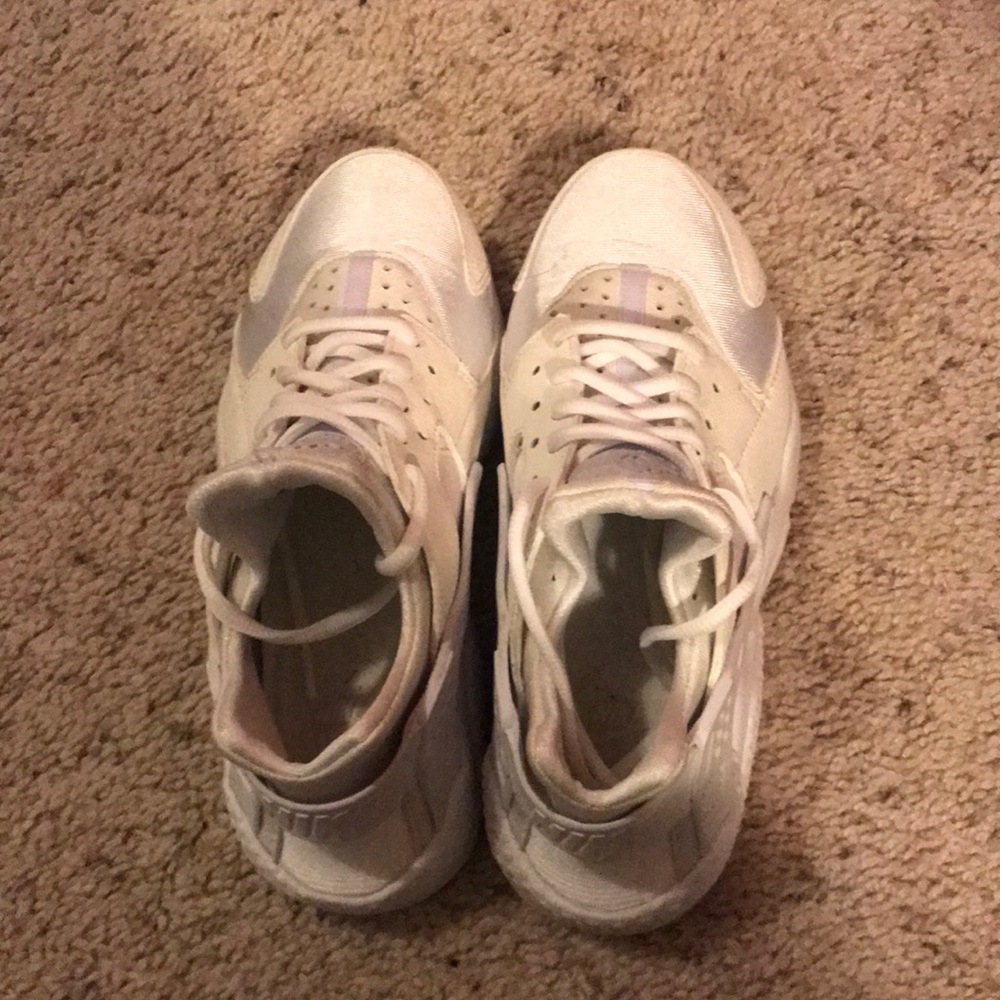 White Women’s Air Huaraches!